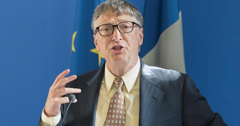 Bill Gates má plán vysať CO2 z atmosféry, uložiť ho v podzemí a zničiť planétu